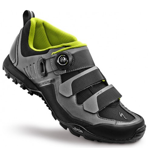 chaussure specialized pied large