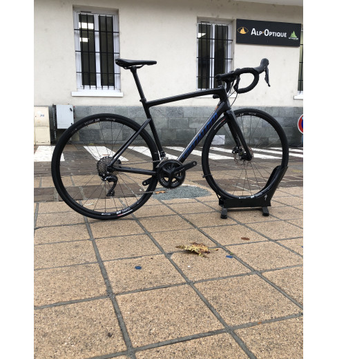 Used Specialized Tarmac 105 road bike